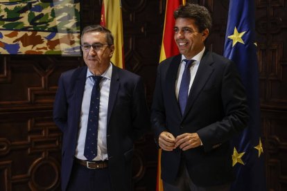 El conseller de Educación, Universidades y Empleo, José Antonio Rovira y el presidente de la Generalitat valenciana, Carlos Mazón