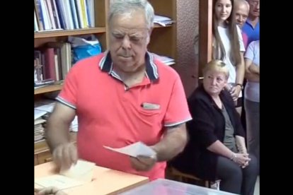 El señor que supuestamente vota dos veces en Villarroya