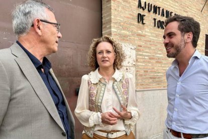 La alcaldesa Amparo Folgado (PP), el 1r Teniente alcalde, Guillermo Alonso (VOX) y el concejal de hacienda, Pepe Maroto (PP) - AJUNTAMENT DE TORRENT