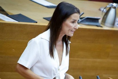 Ruth Merino, consellera de Hacienda, durante su intervención en Les Corts - CORTS VALENCIANES