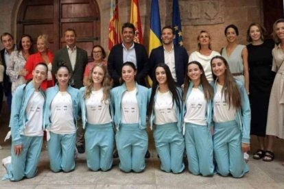 La foto de Carlos Mazón con las gimnastas que tergiversa la izquierda