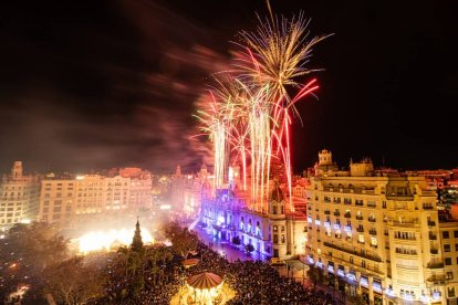 Gran espectáculo para iniciar el 2024 en la plaza del Ayuntamiento de Valencia.