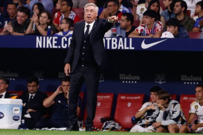 Carlo Ancelotti, técnico del Real Madrid, en el derbi del pasado domingo.