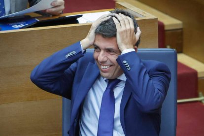 Mazón, durante la sesión de control en Les Corts Valencianes