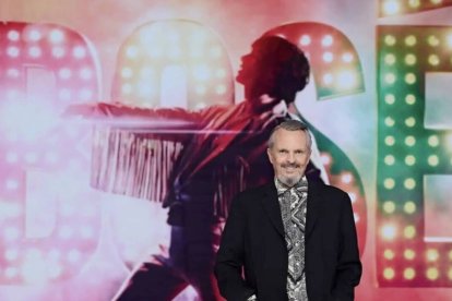 Miguel Bosé estrena el próximo lunes 6 su serie en Telecinco.