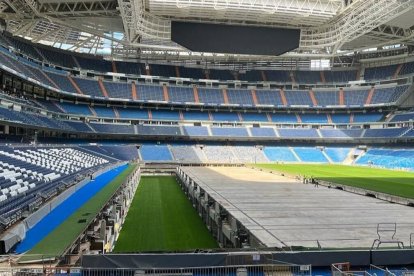 Imagen del estadio Santiago Bernabéu con el hipogeo en funcionamiento