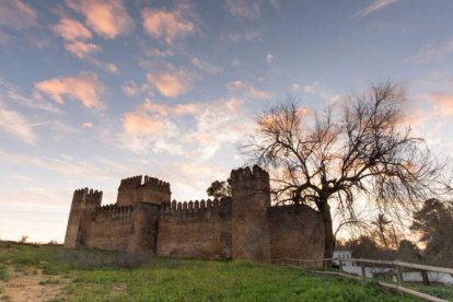 Fotografía del Castillo de las Aguzaderas, en El Coronil (Sevilla) de @Paqui_Izquierdo en la red X.