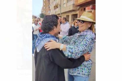 Esperanza Aguirre baila con Joanma Miguel