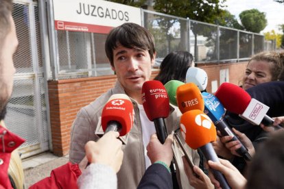 Juan José Ballesta atiende a los medios a la salida del juzgado de Parla tras declara por la presunta comisión de un delito de agresión sexual.