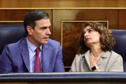 Pedro Sánchez junto a María Jesús Montero