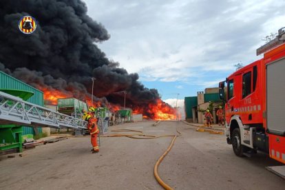 Incendio en la planta de reciclaje de San Antonio de Requena