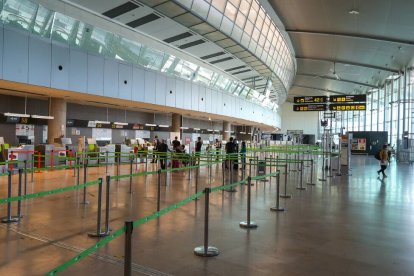 ista del interior del aeropuerto de Manises (Valencia)