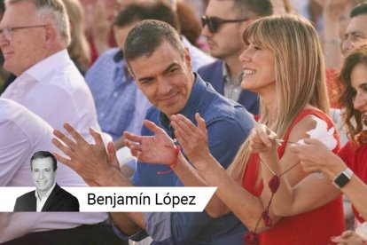 Pedro Sánchez y Begoña Gómez aparecieron juntos por sorpresa en un mitin del PSOE en Benalmádena (Málaga)