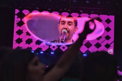 El cantante Álex Ubago en el concierto del 30 aniversario de Cadena 100.