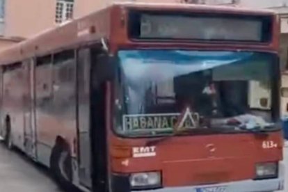 Bus de la EMT de Valencia en La Habana