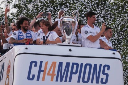 Algunos jugadores del Real Madrid, celebrando la Champions de 2022.