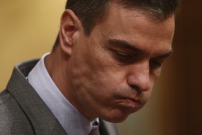 El presidente del Gobierno, Pedro Sánchez, resopla