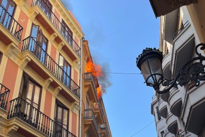 Llamas en el edificio de Valencia