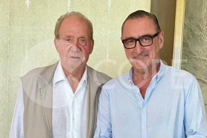 El Rey Juan Carlos y Carlos Herrera, en una imagen de enero de 2022.