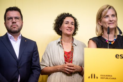 Altos cargos de ERC presentando el preacuerdo para avalar la investidura de Salvador Illa.