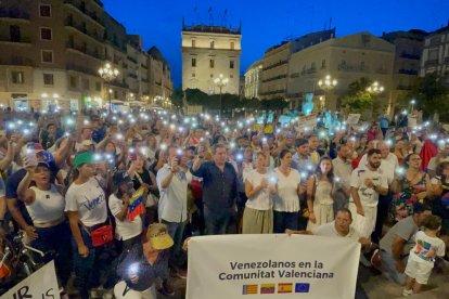 Protesta de venezolanos en la plaza de la Virgen de Valencia