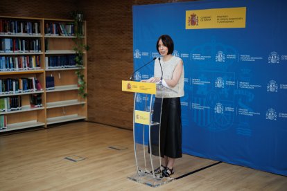 La ministra de Ciencia, Innovación y Universidades, Diana Morant, ofrece una rueda de prensa durante su visita al Instituto de Ciencias Matemáticas en julio.