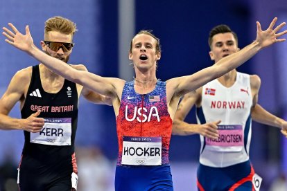 El estadounidense Cole Hocker se hace con el oro en 1.500m