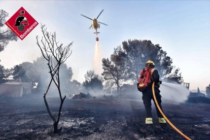 Incendio entre los terminos de Benidorm y La Nucía