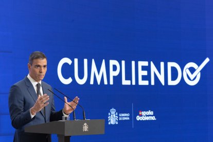 El presidente del Gobierno, Pedro Sánchez, comparece para hacer balance del curso político, en el Complejo de la Moncloa, a 31 de julio de 2024, en Madrid (España). Sánchez ha hecho el balance habitual antes del paréntesis veraniego, una práctica que se recupera, ya que el año pasado no se convocó debido a que las elecciones generales se habían celebrado el 23 de julio. La comparecencia de Pedro Sánchez tiene lugar un día después de hacerse pública su querella al juez Peinado por prevaricación.
31 JULIO 2024;MADRID;BALANCE POLÍTICO;COMPARECENCIA;PEDRO SÁNCHEZ;CURSO POLÍTICO
Eduardo Parra / Europa Press
31/7/2024