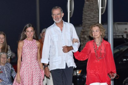 Felipe VI y la Reina Letizia con la Reina Sofia en Mallorca, este pasado 4 de agosto.