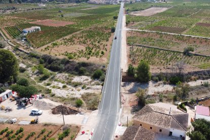 Carril ciclo-peatonal en la carretera que une Xaló y Llíber.