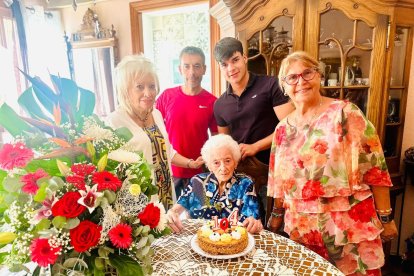 Carmen Alcaraz, la picassentina más longeva, cumple 104 años