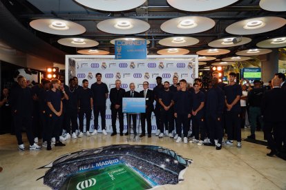 La plantilla del Real Madrid, en la inauguración de The Corner en el aeropuerto.