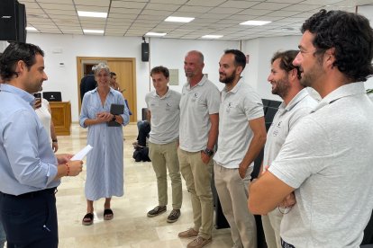 EL ALCALDE RECIBE A LOS CAMPEONES ABSOLUTOS DE LA 42ª COPA DEL REY DE VELA 1