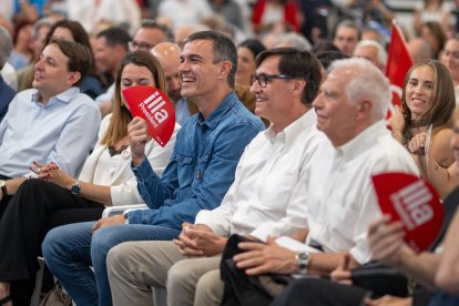 Pedro Sánchez y Salvador Illa, en la campaña de las elecciones catalanas.