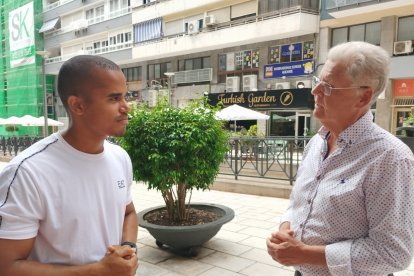 El concejal julio calero con el joven Felipe David Souza