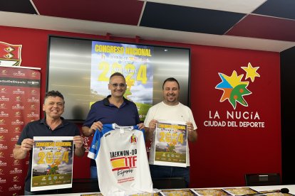 Presentación del evento con Paco Ferrando, presidente de la Federación Taekwondo ITF, Vicente Ibáñez, secretario Federación Taekwondo ITF y Sergio Villalba, concejal de Deportes.