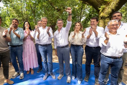 Mazón, con presidente del PP, en un acto en Pontevedra