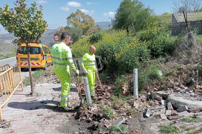 Labores de conservación de carreteras en Cádiz.