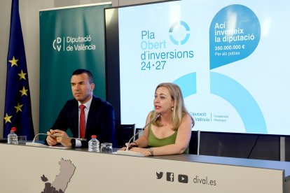 El presidente de la Diputación de Valencia, Vicent Mompó, y la vicepresidenta primera de la institución y diputada de Cooperación Municipal, Natàlia Enguix,