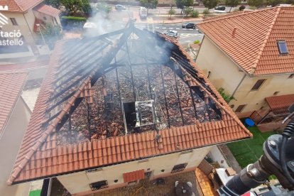 Incendio provocado por un rayo en una casa de la localidad castellonense de la Vall d'Uixó