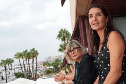 La consellera de Hacienda, Ruth Merino, se ha comprometido con la alcaldesa de Santa Pola, Loreto Serrano, a solucionar la deficiente recepción TDT