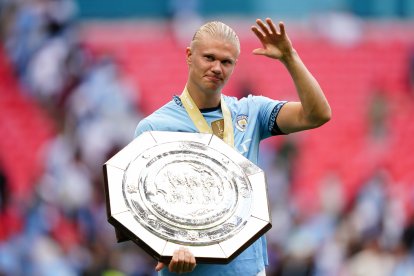 Erling Haaland, con el título de la Community Shield.