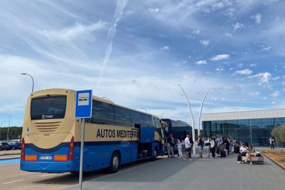 Autobús que presta servicio en el aeropuerto de Castellón