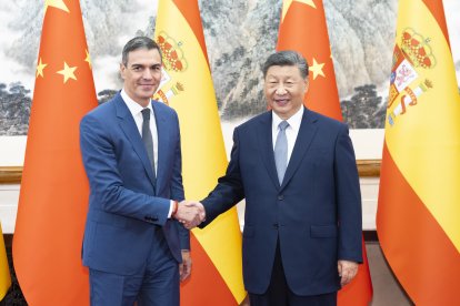 Pedro Sánchez, junto al presidente Xi Jinping en su visita a China.