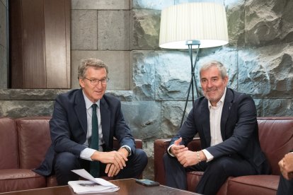 Alberto Núñez Feijoo, en su reunión con el presidente canario, Fernando Clavijo.