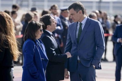 Pedro Sánchez con Albares y Margarita Robles