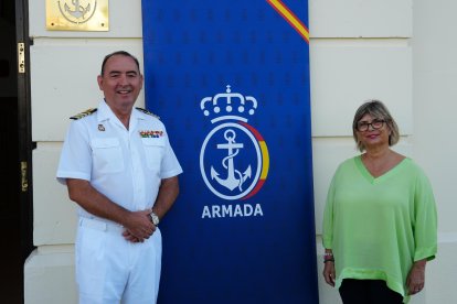 La Alcaldesa de Santa Pola y el Comandante Naval de Alicante han presentado hoy a los medios la jura de bandera para civiles