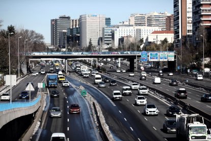 Archivo - Carretera M-30 a su paso por Ventas, en Madrid (España), a 18 de enero de 2021.