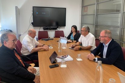 Avelino Mascarell, diputado responsable de Desarrollo Rural, y Rafael Giménez, alcalde de Aras de los Olmos, se reúnen en Madrid con Francesc Boya, secretario general de Reto Demográfico